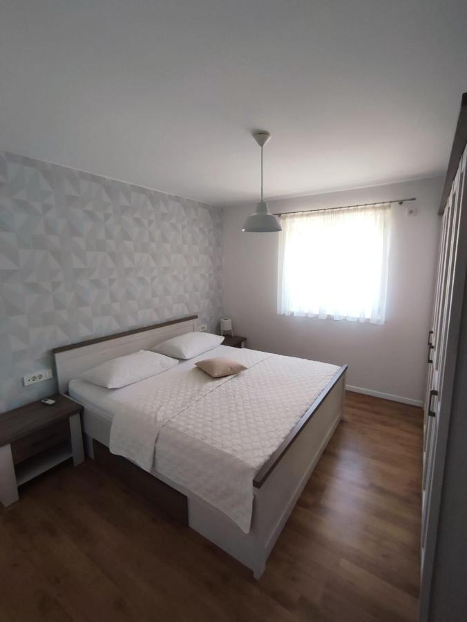 Holiday Home Cherry Tree Žrnovnica Kültér fotó