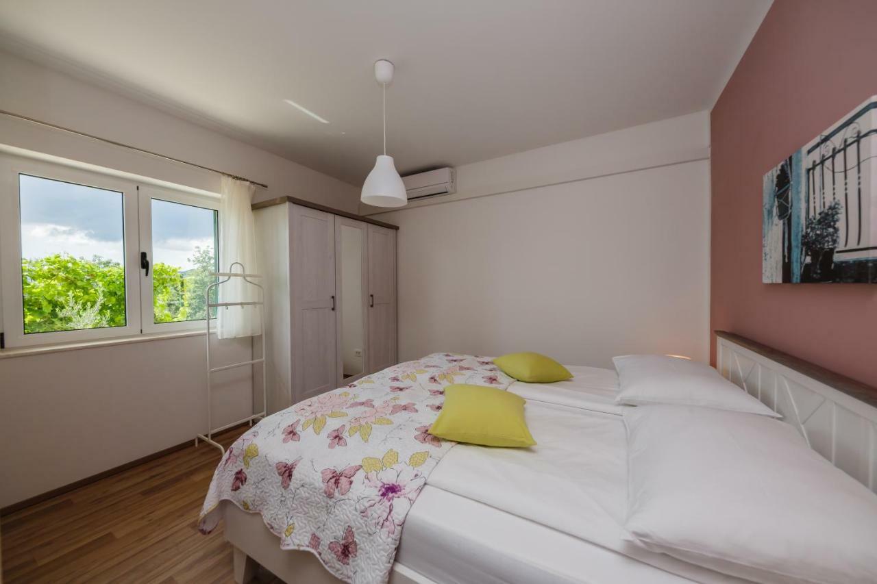 Holiday Home Cherry Tree Žrnovnica Kültér fotó