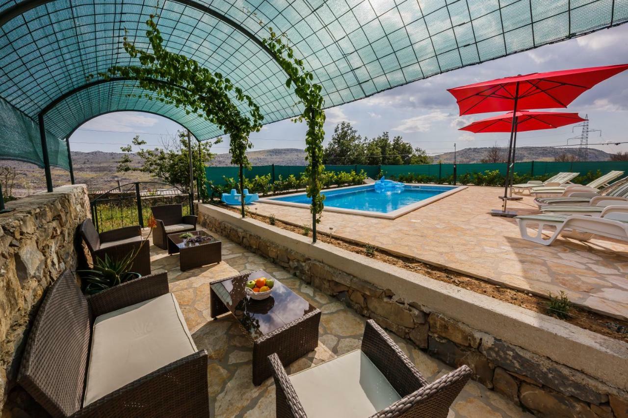 Holiday Home Cherry Tree Žrnovnica Kültér fotó