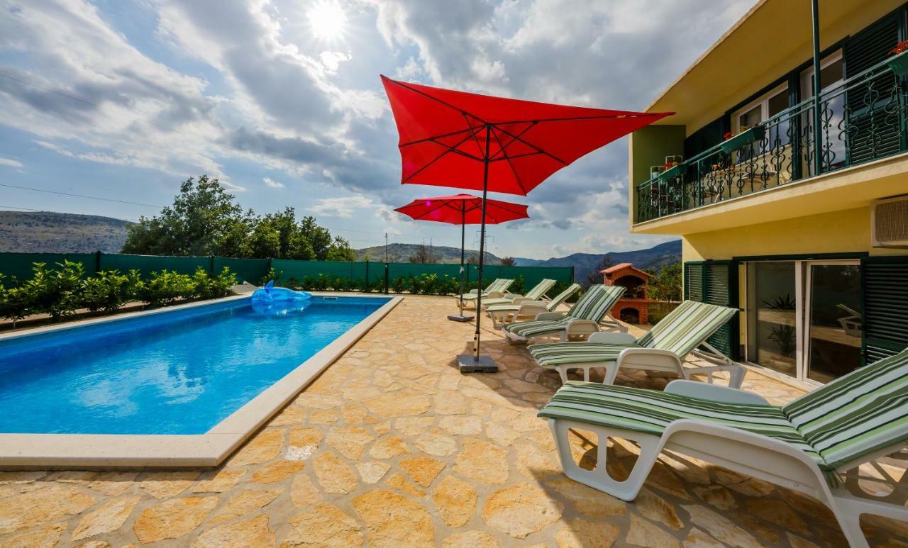 Holiday Home Cherry Tree Žrnovnica Kültér fotó